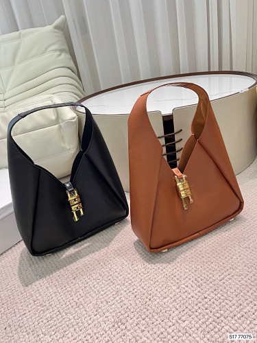 Givenchy ZT11676