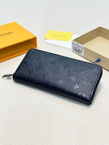 LV HE7195 $33.33