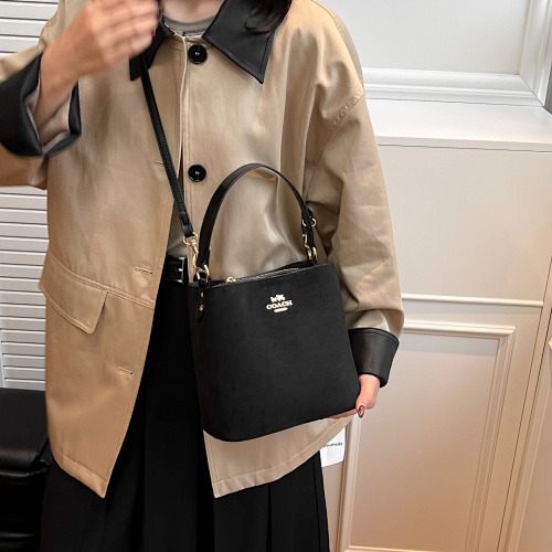 Coach HE7559