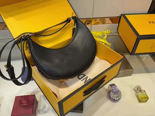 Fendi HE6863