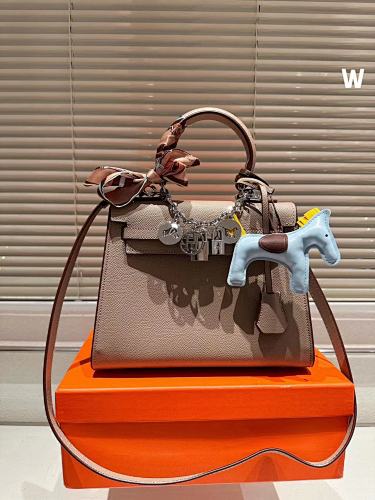 Hermes HE6772
