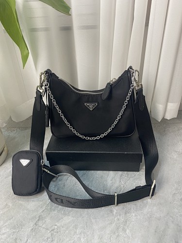 Prada HE7661