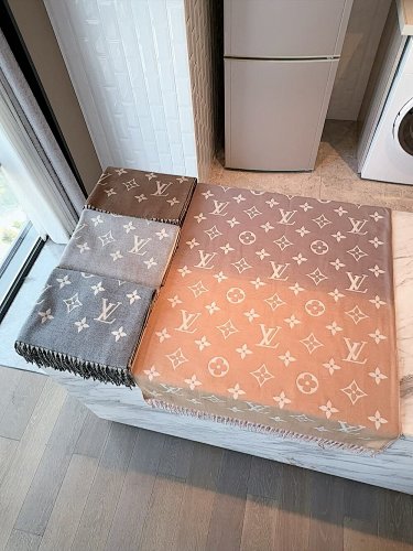 LV HE7386 $21.43