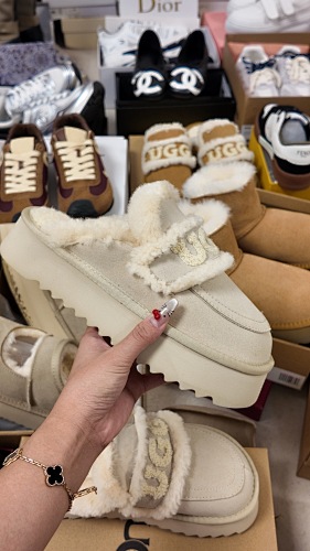 UGG ZT9889