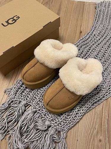 UGG HE3990 $34
