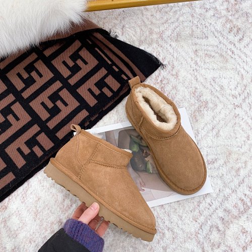 UGG HE4302 $34.99