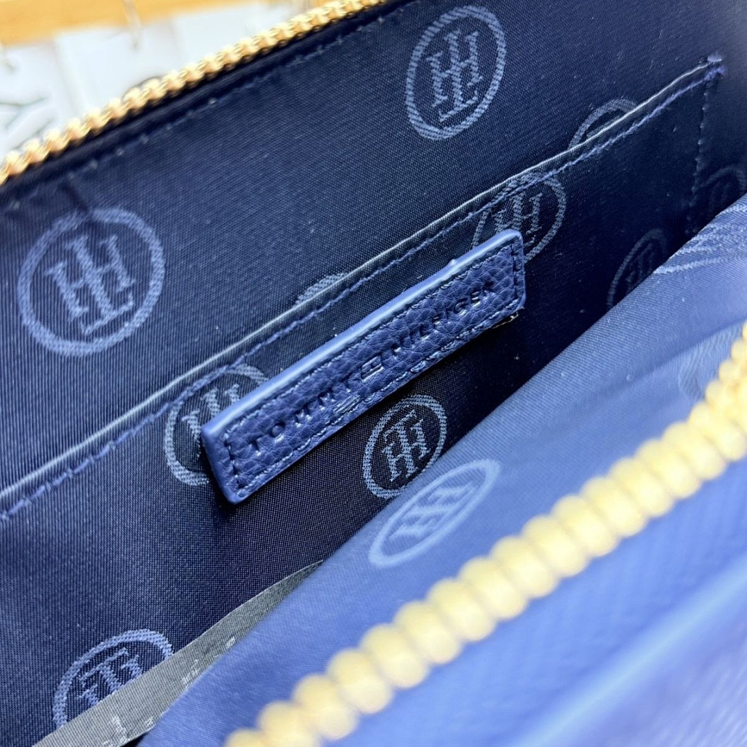Tommy Hilfiger Signature Stripe Crossbody Bag · WT56241 — תמונה 6
