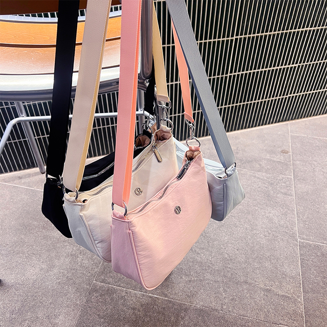 Lululemon City Essentials Shoulder Bag · DL9328 — תמונה 35