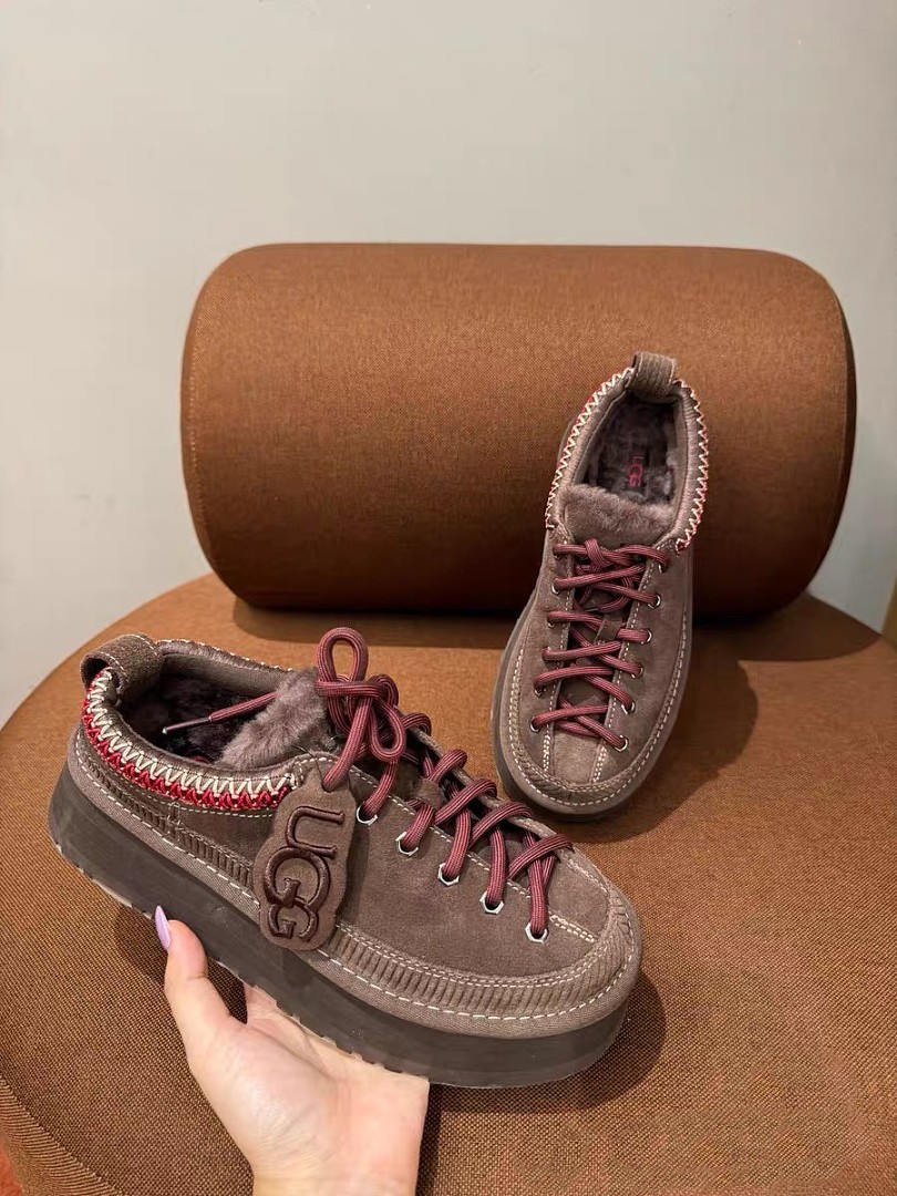 UGG Heritage Lace-Up Slipper · UU33551 — תמונה 18