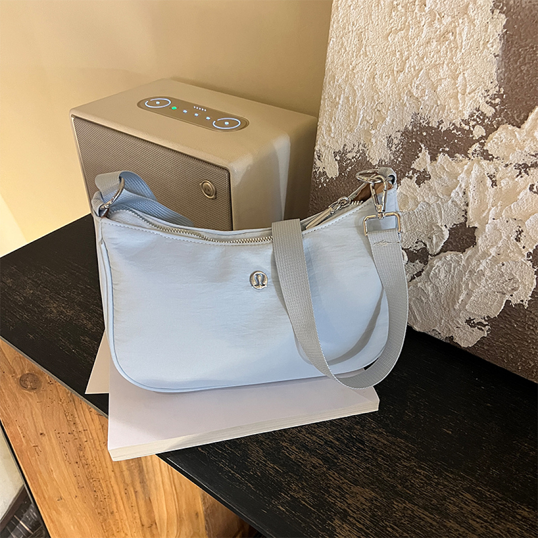 Lululemon City Essentials Shoulder Bag · DL9328 — תמונה 25