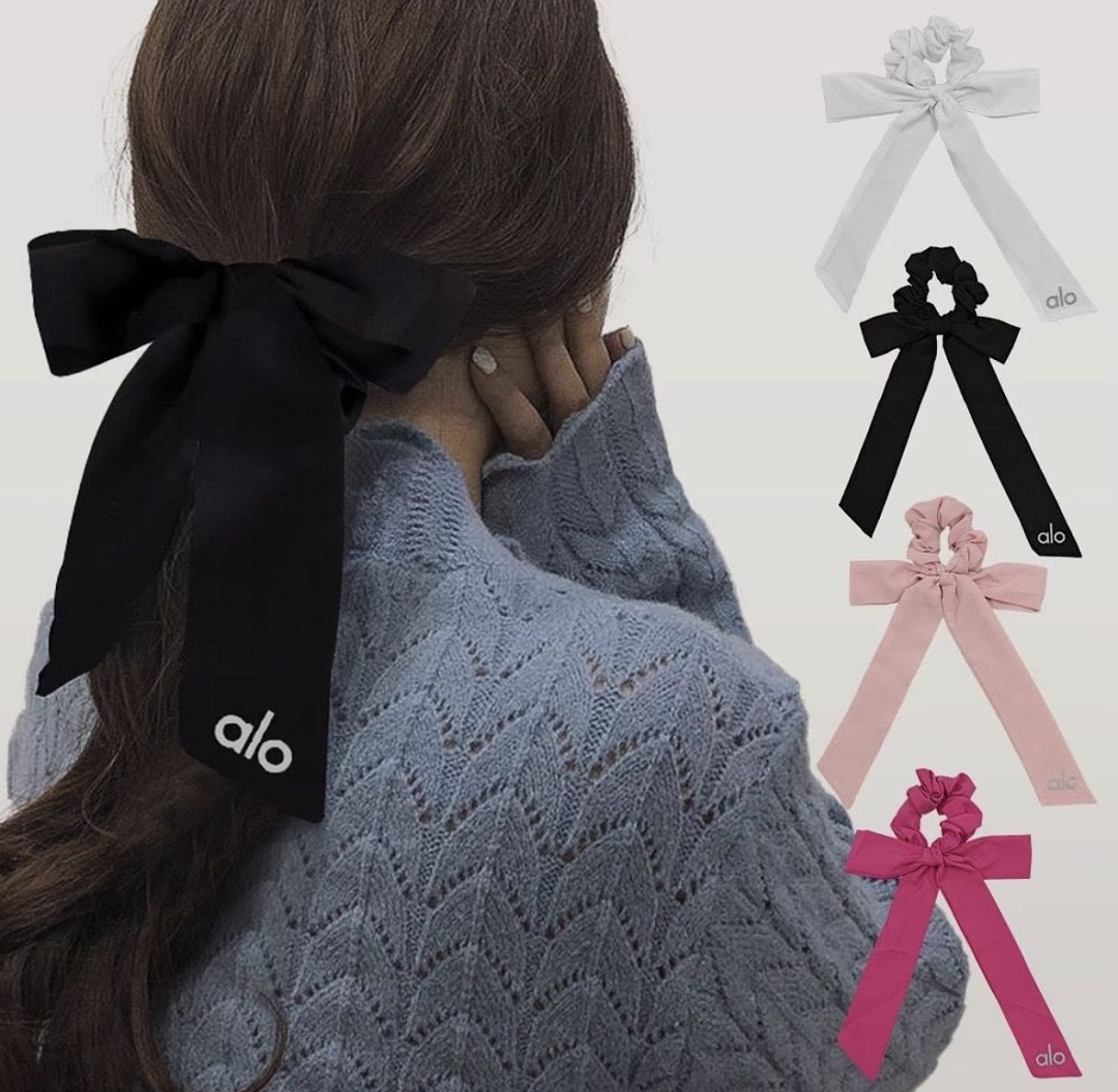 Alo Yoga Love Knots Tie Scrunchie · WA48363