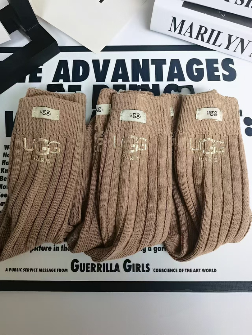 UGG Rib Knit Slouchy Crew Socks · WU32599 — תמונה 12