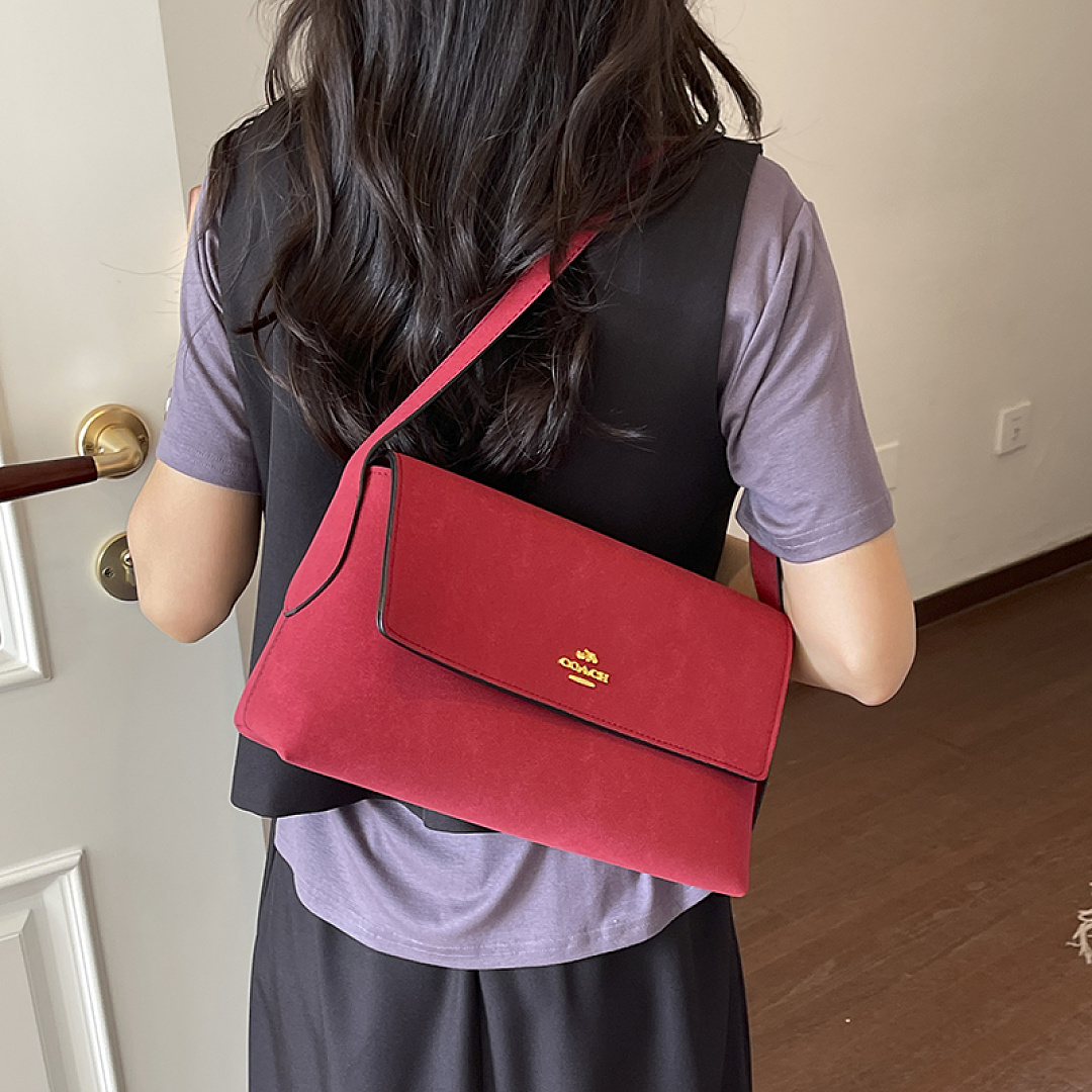 Coach Etta Small Flap Shoulder Bag · EC16638 — תמונה 12