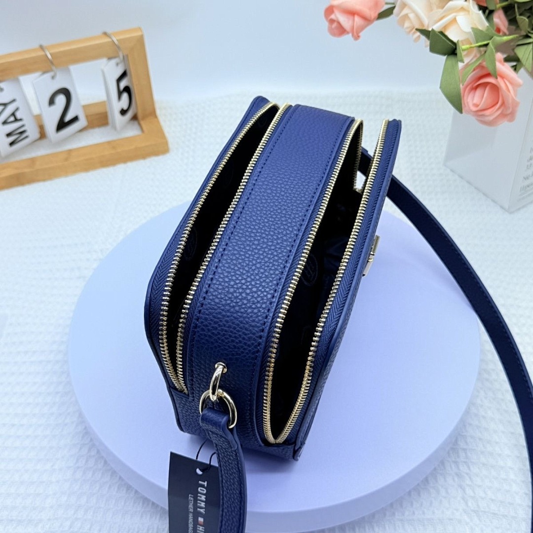 Tommy Hilfiger Signature Stripe Crossbody Bag · WT56241 — תמונה 7