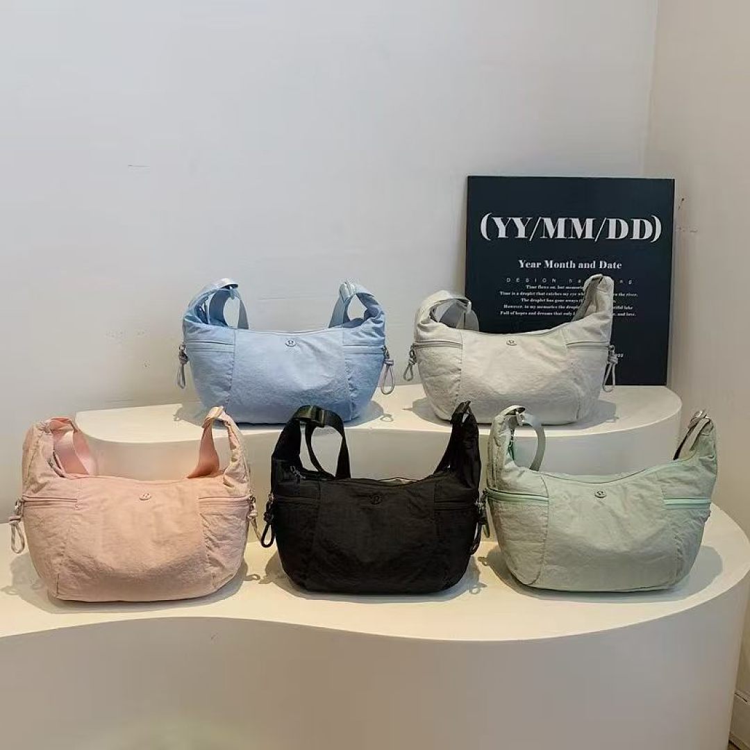 Lululemon Slouchy Sling Bag · EL2637