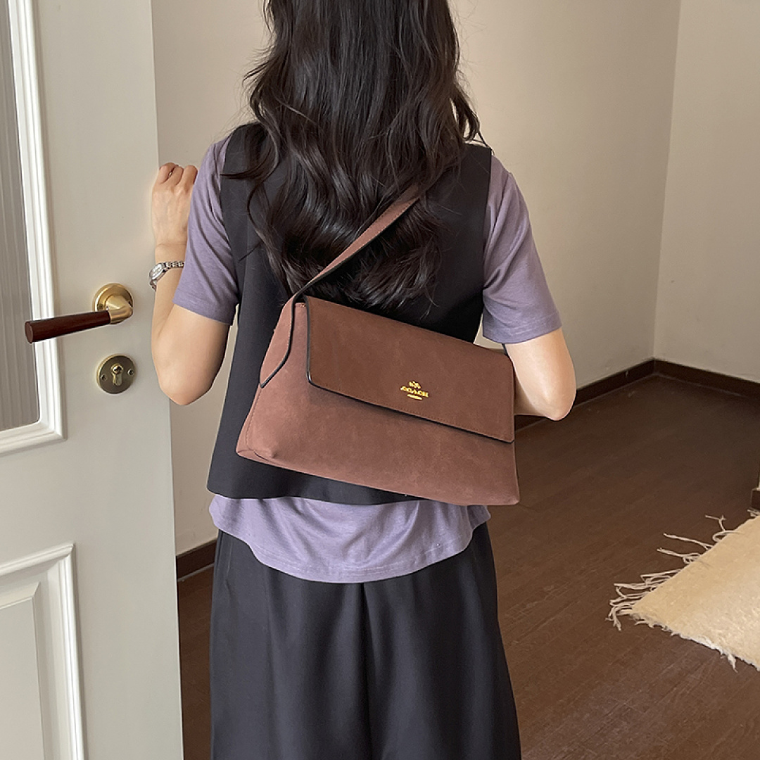 Coach Etta Small Flap Shoulder Bag · EC16638 — תמונה 18