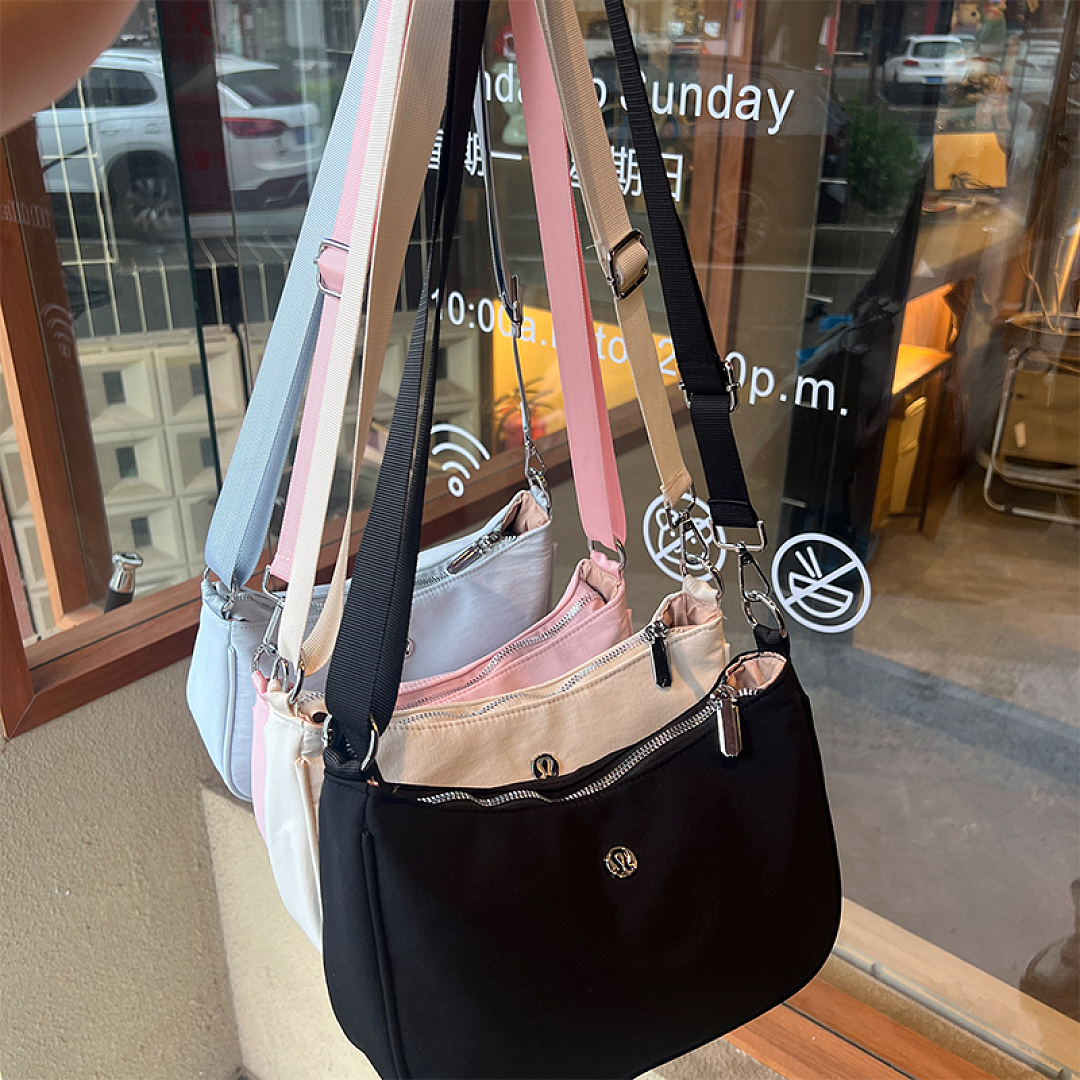 Lululemon City Essentials Shoulder Bag · DL9328 — תמונה 6