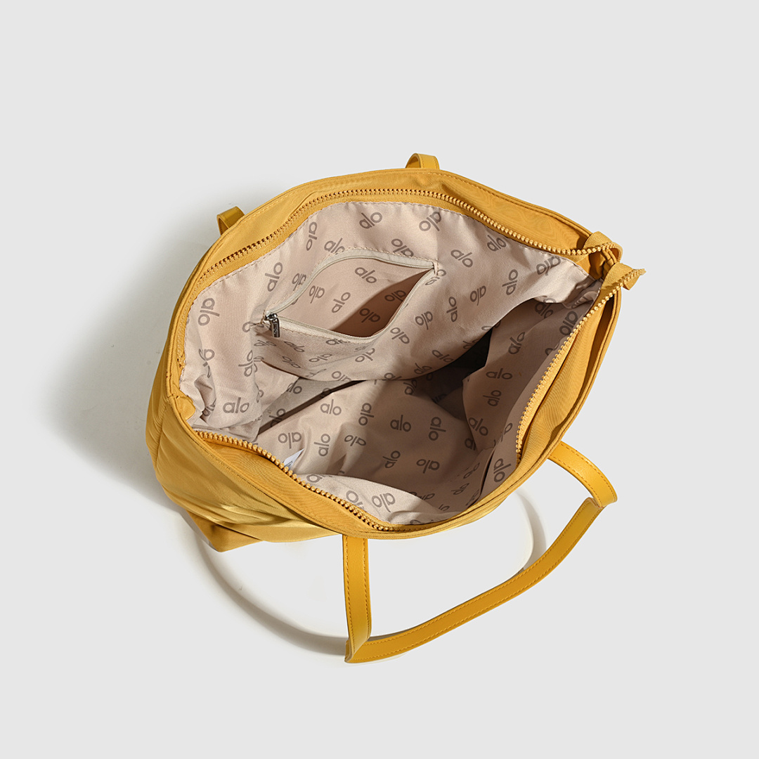 Alo Iconic Studio Tote · WA8134 — תמונה 14