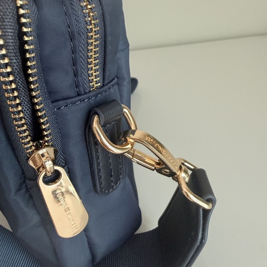 Tommy Hilfiger Popette Global Stripe Crossbody Camera · WT24587 — תמונה 6