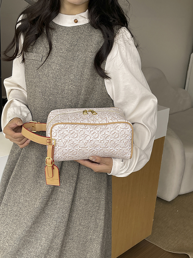 Louis Vuitton Pochette Cosmétique PM · EL6668 — תמונה 12