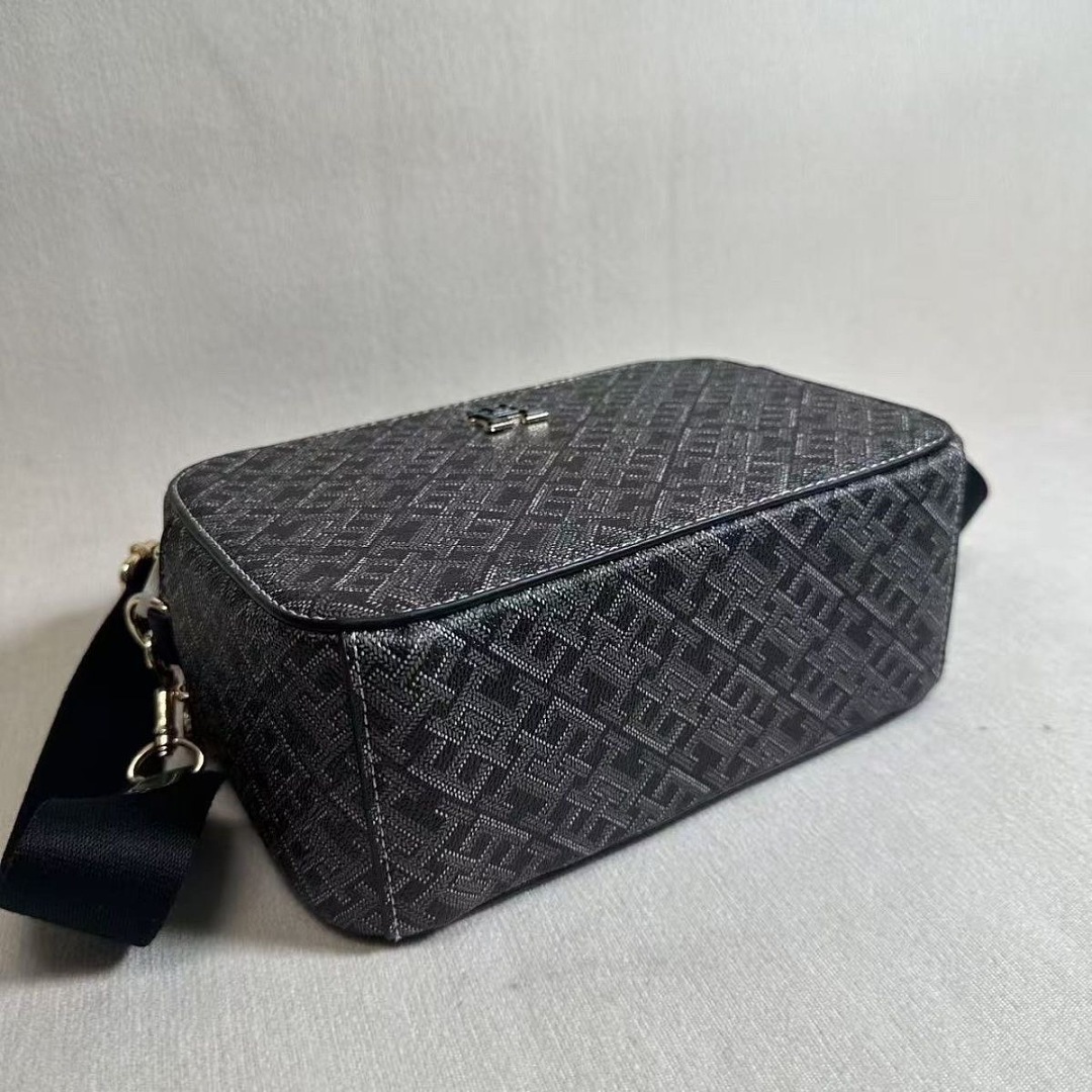 Tommy Hilfiger TH Monogram Camera Bag · WT35697 — תמונה 5