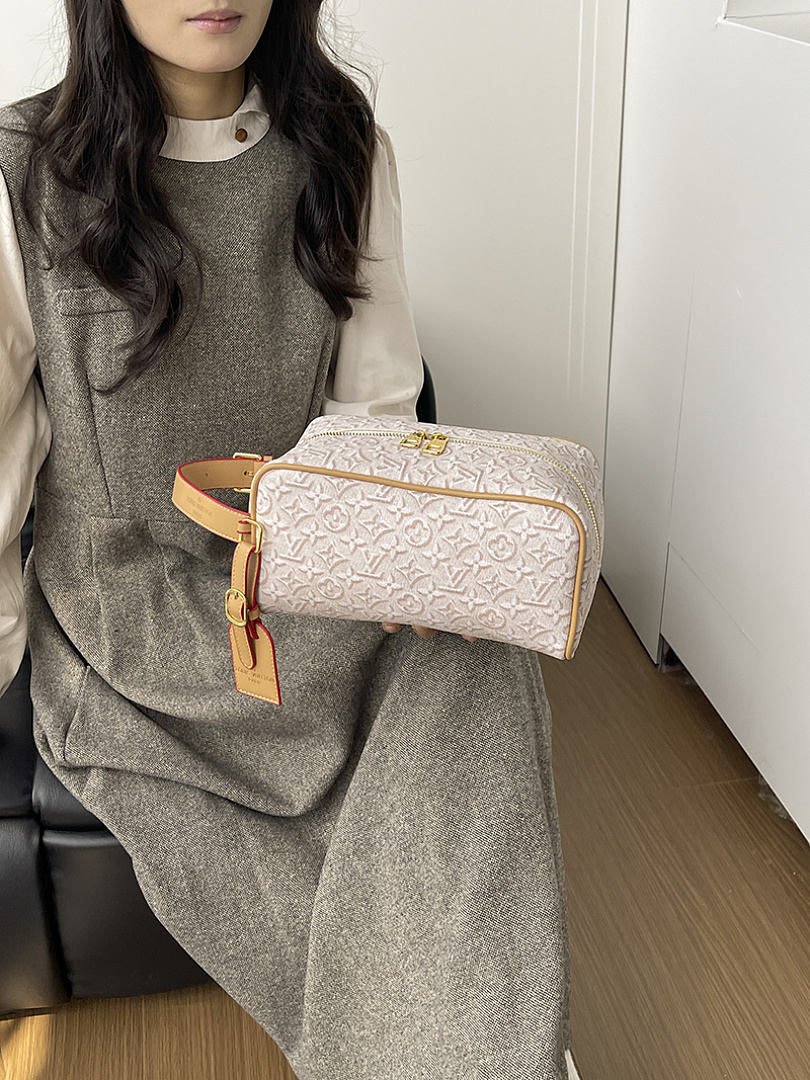 Louis Vuitton Pochette Cosmétique PM · EL6668 — תמונה 7