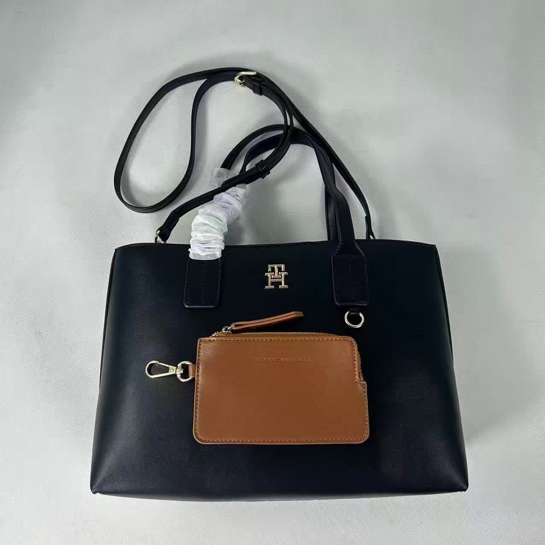 Tommy Hilfiger TH Soft Logo Strap Tote · WT35818 — תמונה 3