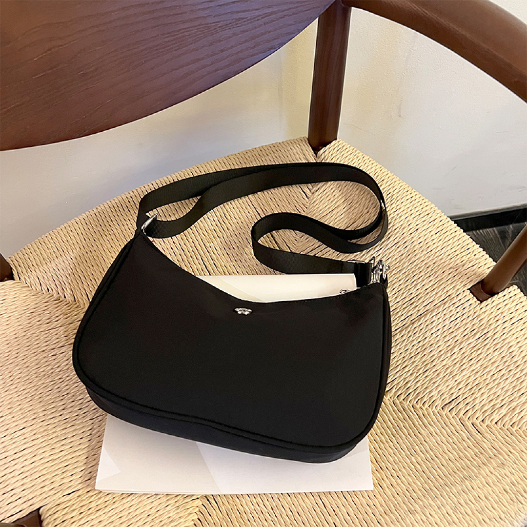 Lululemon City Essentials Shoulder Bag · DL9328 — תמונה 20
