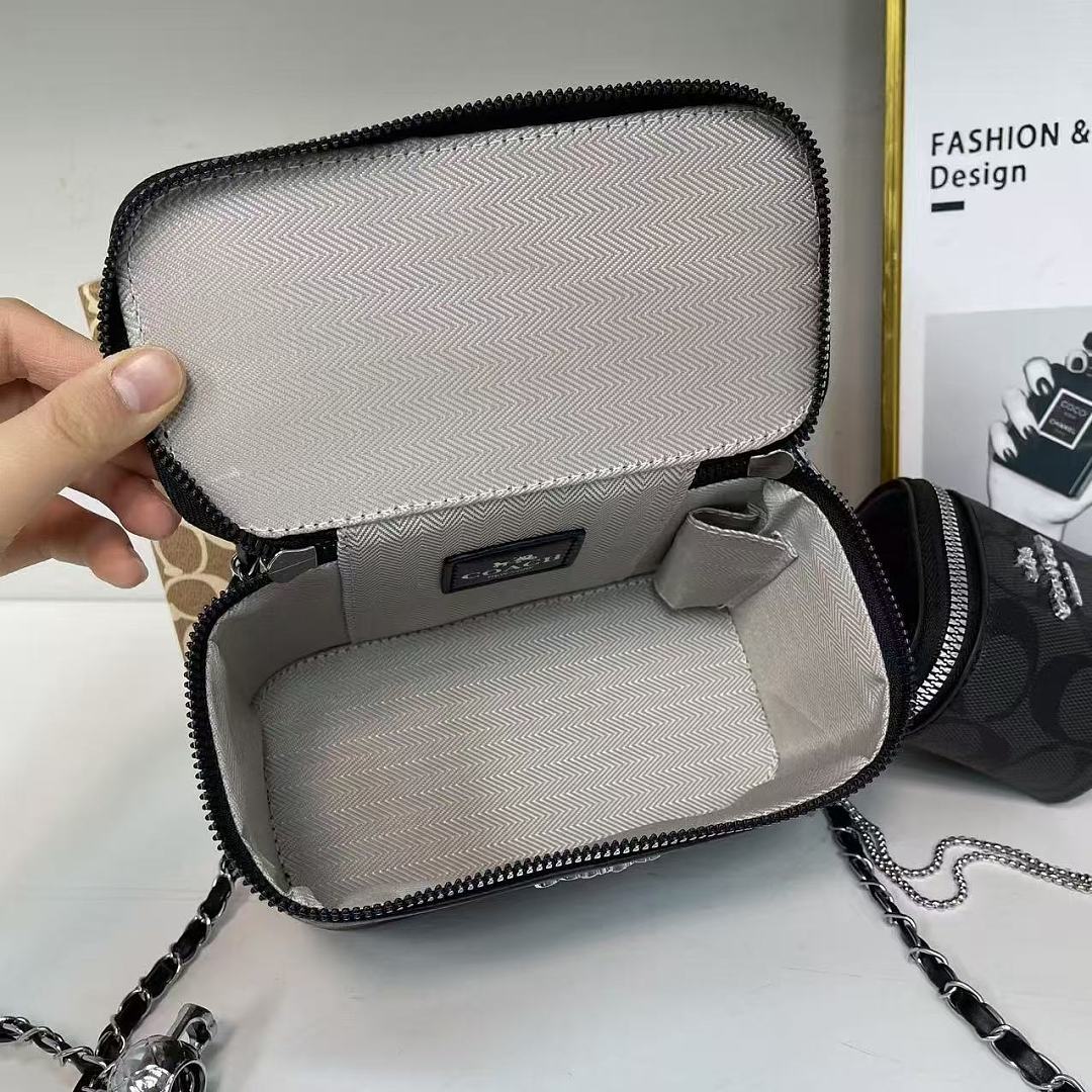 Coach Cosmetic Case In Signature Canvas · EC2092 — תמונה 9