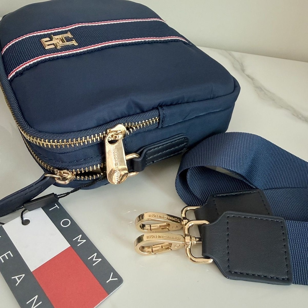 Tommy Hilfiger Popette Global Stripe Crossbody Camera · WT24587 — תמונה 8
