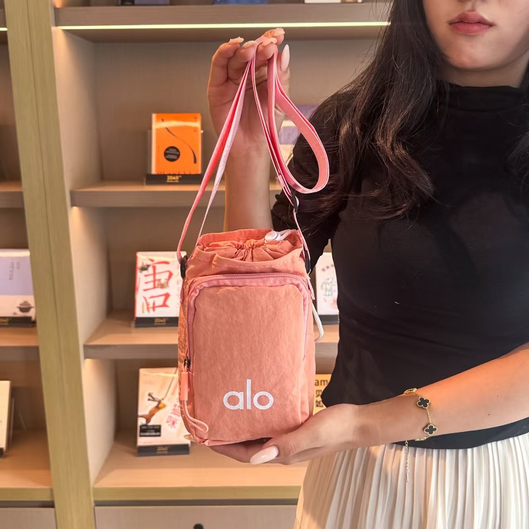 Alo Yoga Odyssey Sling Bag · EA5113 — תמונה 14