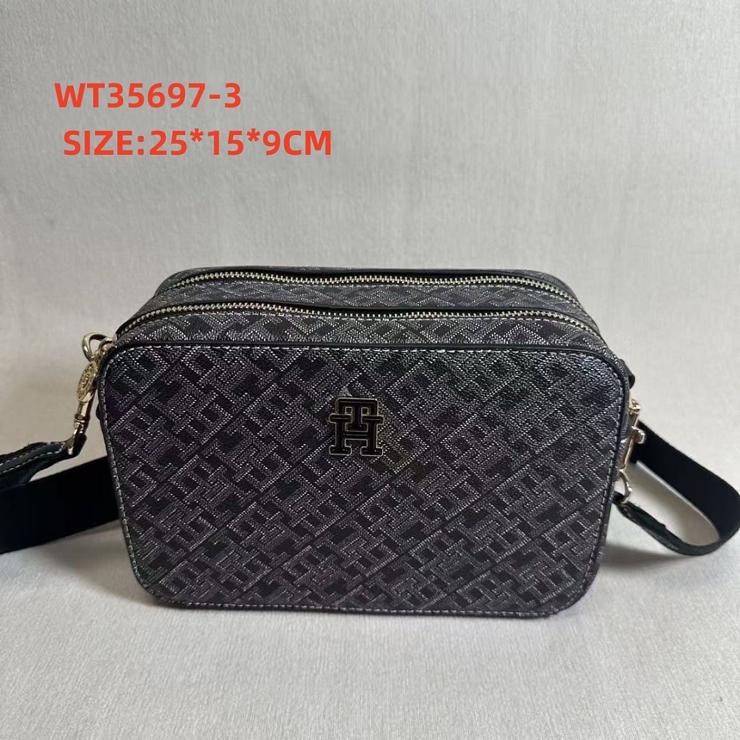Tommy Hilfiger TH Monogram Camera Bag · WT35697