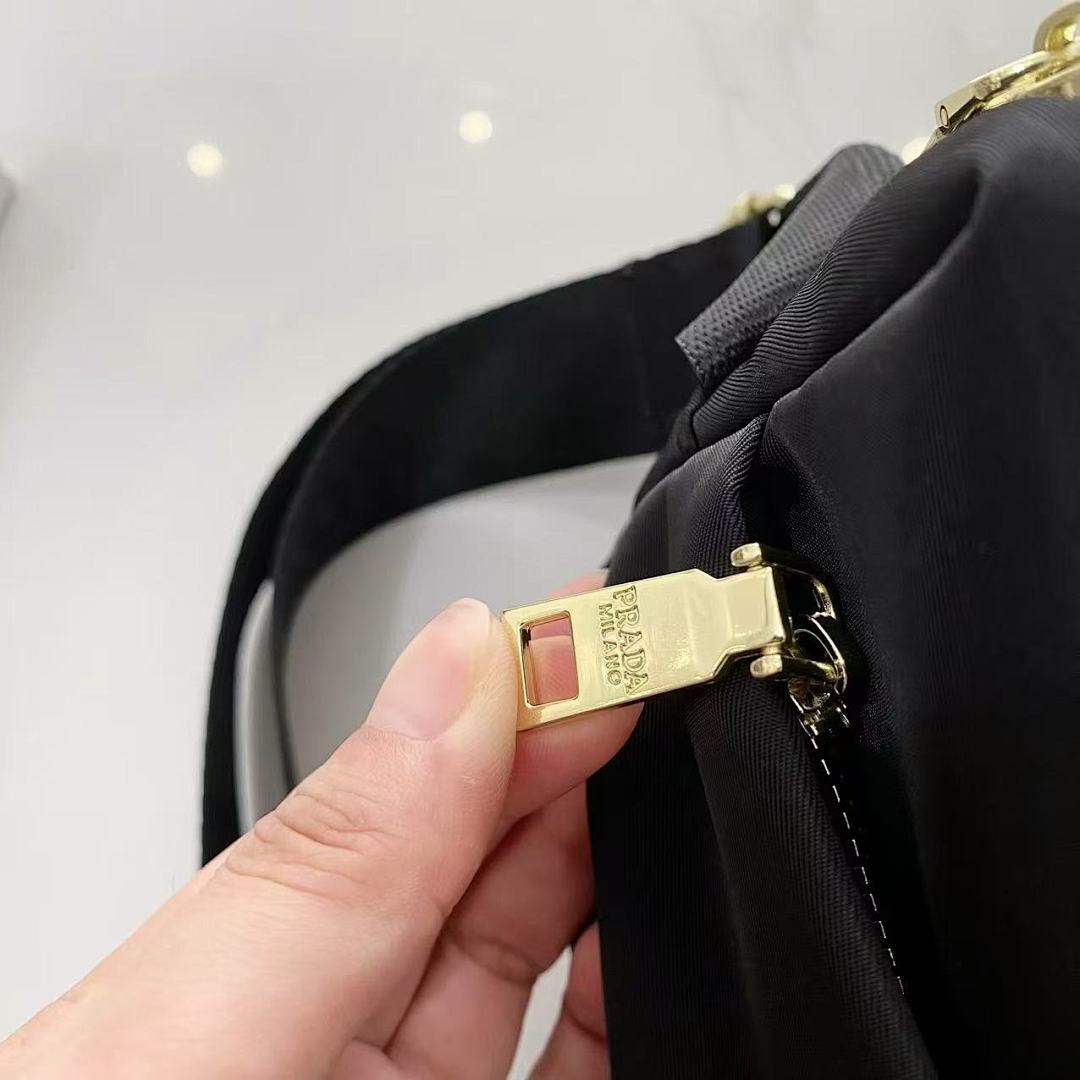 Prada Re-Nylon Shoulder Bag · EP4249 — תמונה 9