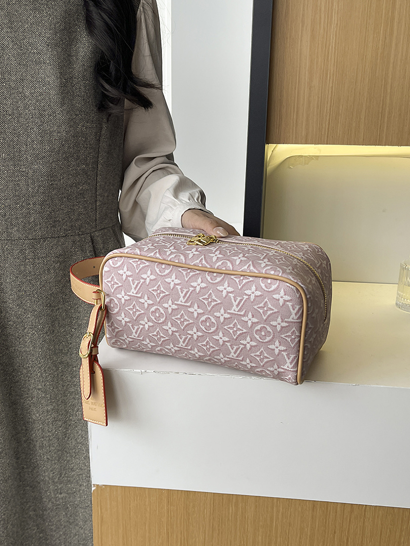 Louis Vuitton Pochette Cosmétique PM · EL6668 — תמונה 20