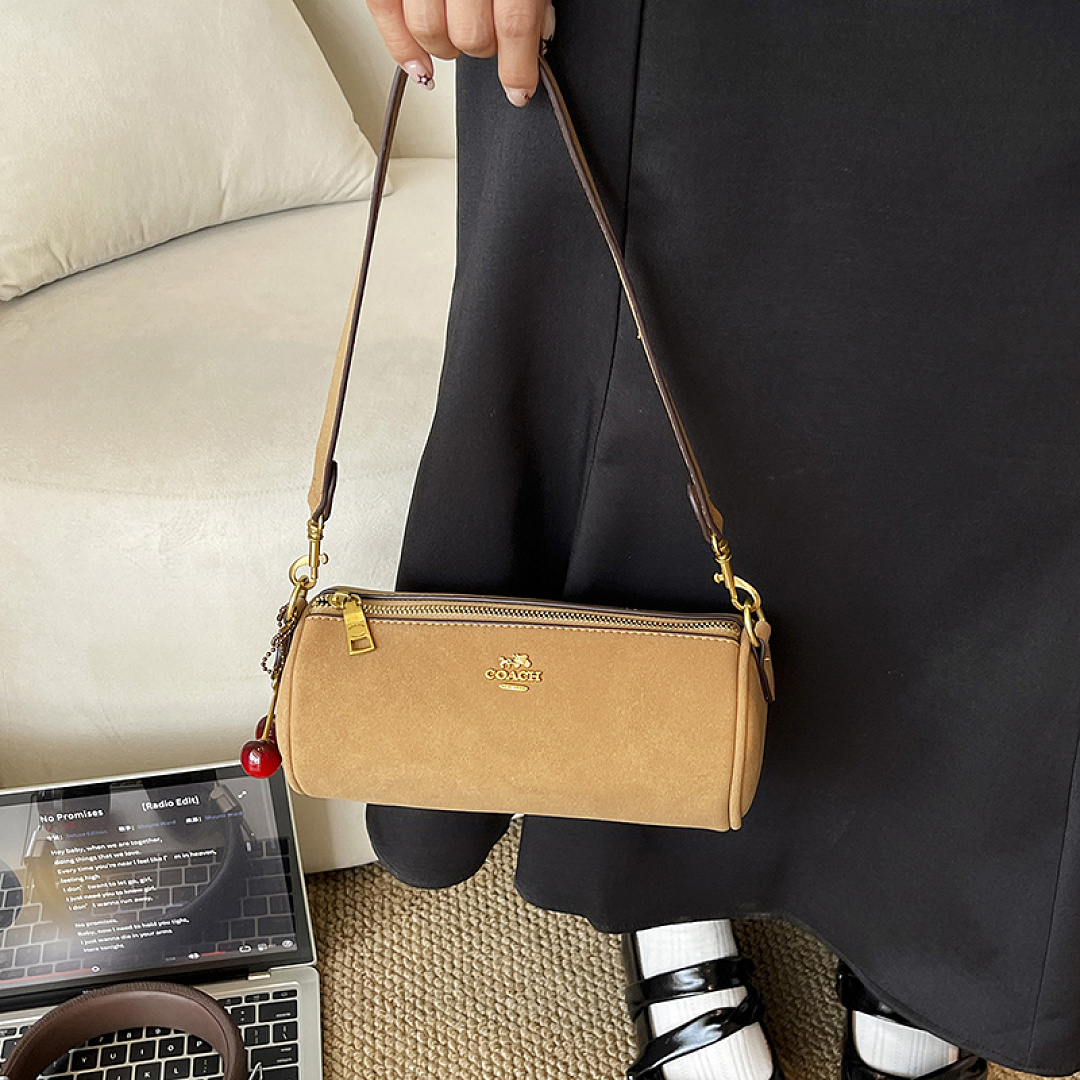 Coach Nolita Barrel Bag · EC6661 — תמונה 10
