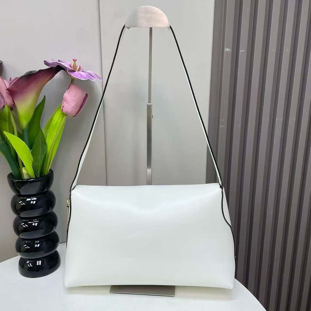 Coach Chelsea Shoulder Bag 30 · EC6656 — תמונה 12