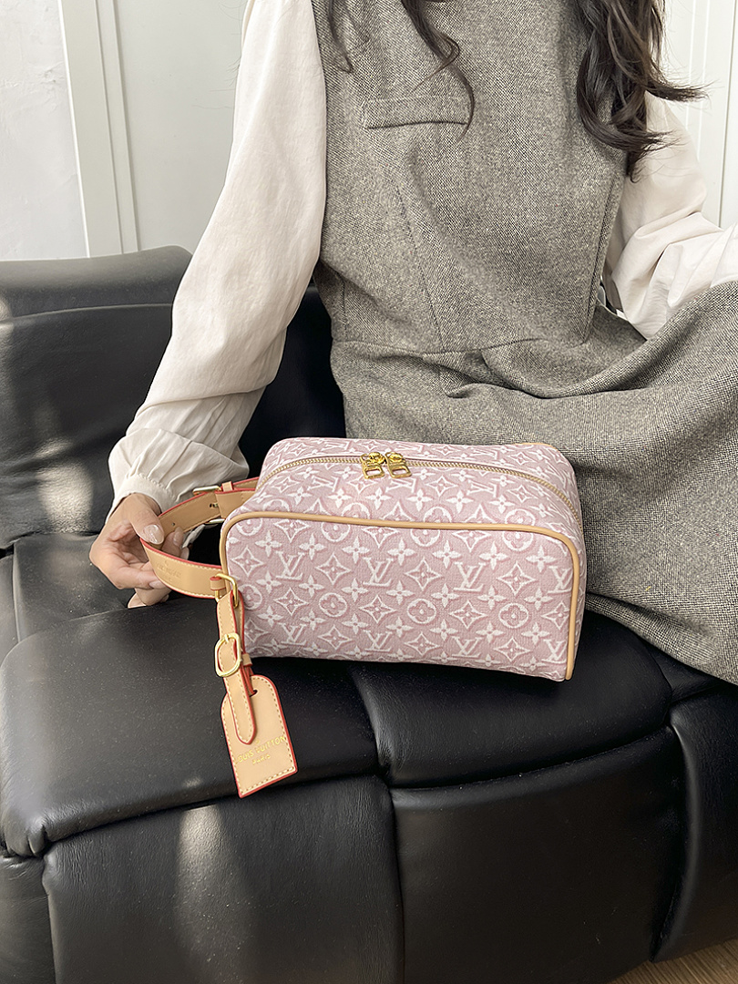 Louis Vuitton Pochette Cosmétique PM · EL6668 — תמונה 19