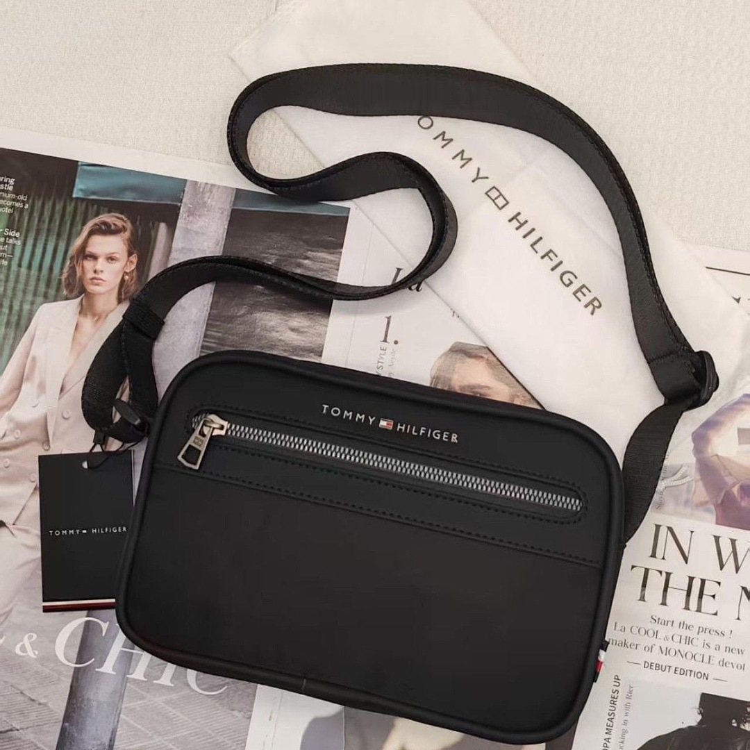 Tommy Hilfiger Metal Logo Crossbody Reporter Bag · WT24615 — תמונה 12