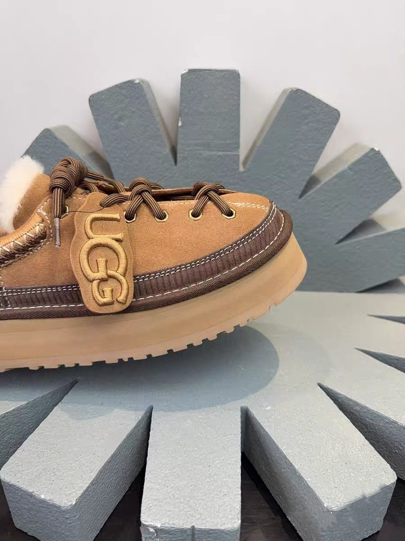 UGG Heritage Lace-Up Slipper · UU33551 — תמונה 11