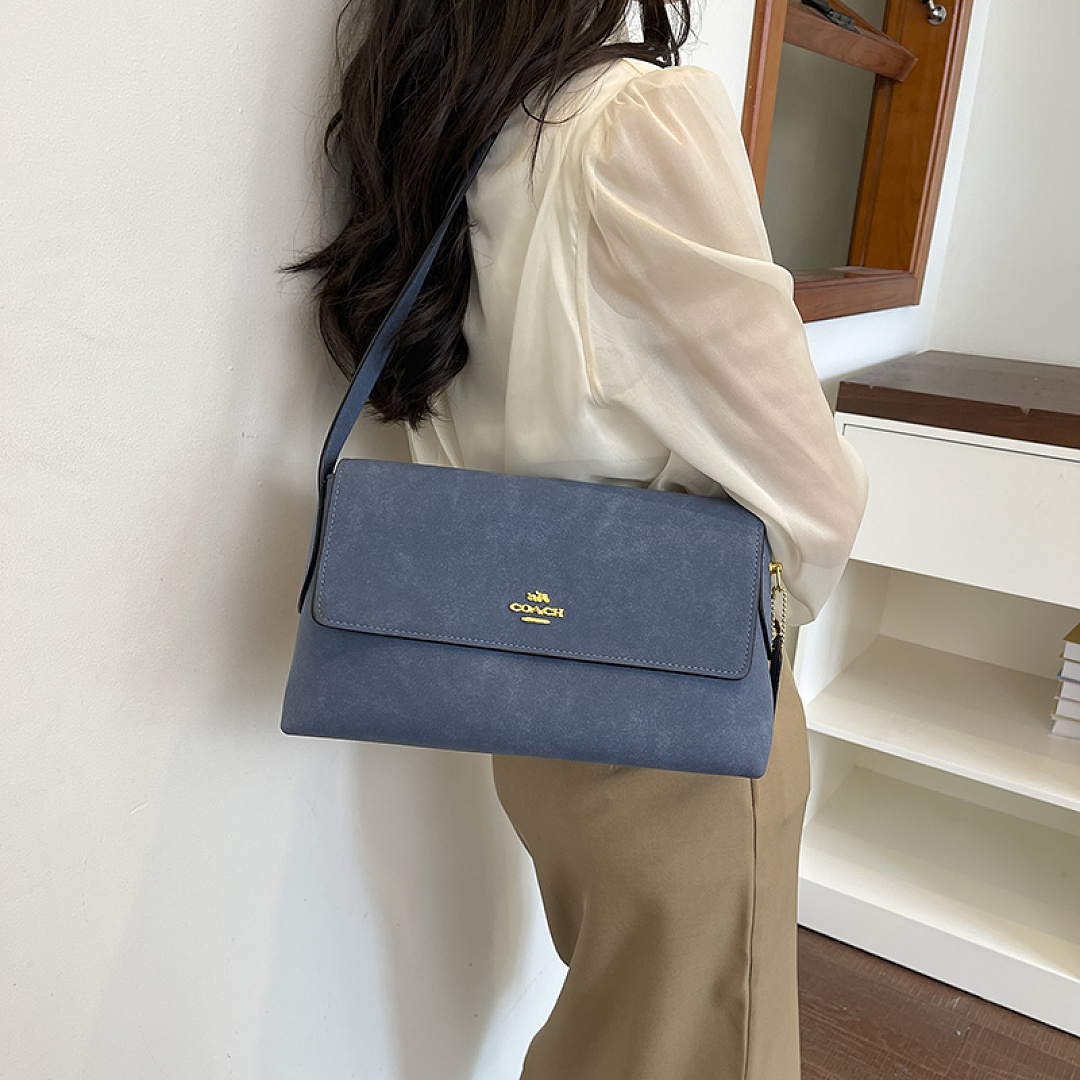 Coach Etta Small Flap Shoulder Bag · EC16638 — תמונה 35