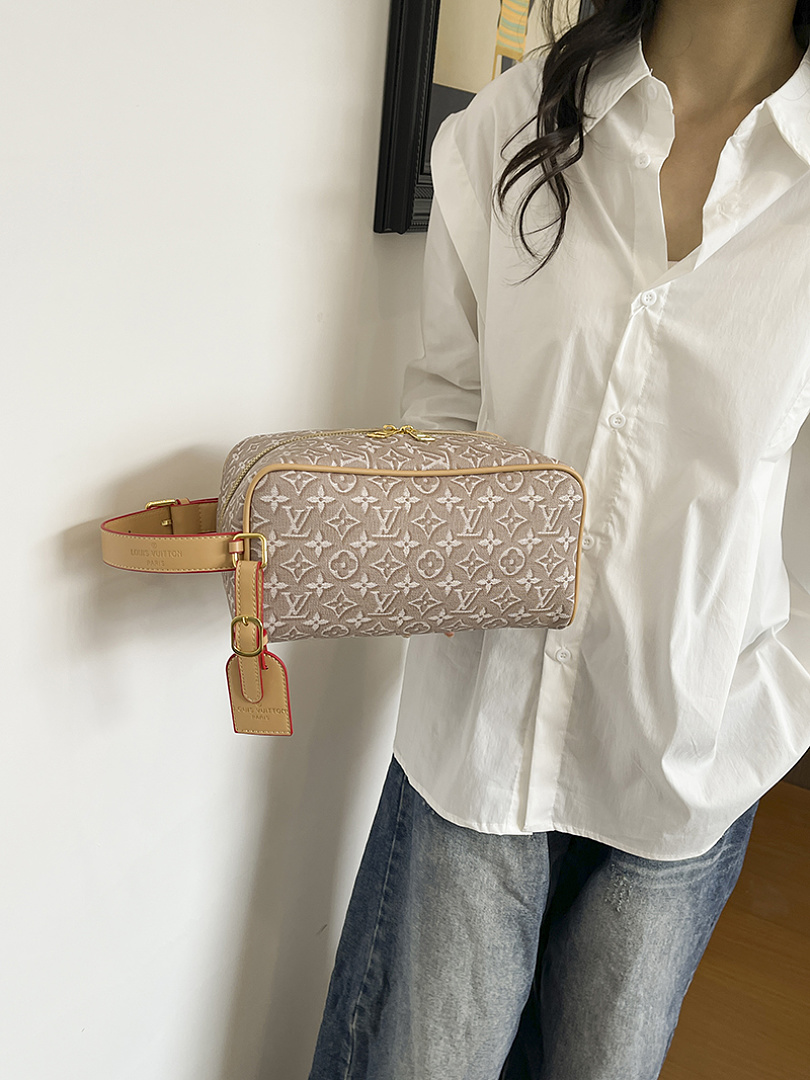 Louis Vuitton Pochette Cosmétique PM · EL6668 — תמונה 32