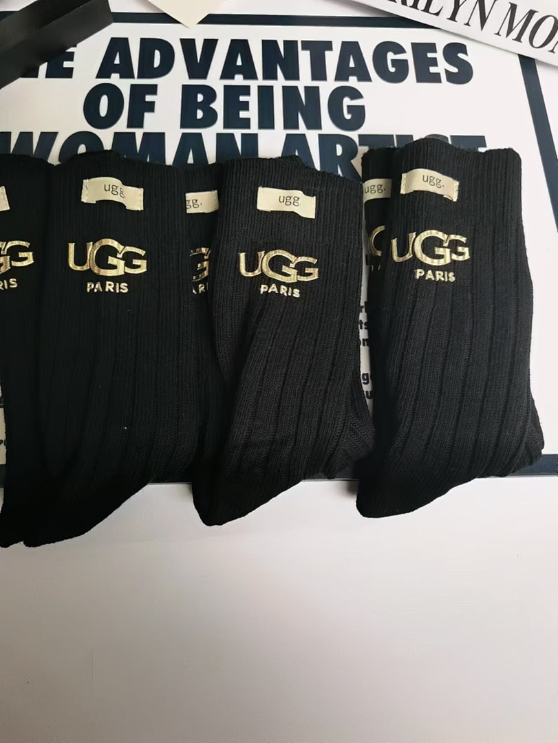 UGG Rib Knit Slouchy Crew Socks · WU32599 — תמונה 14