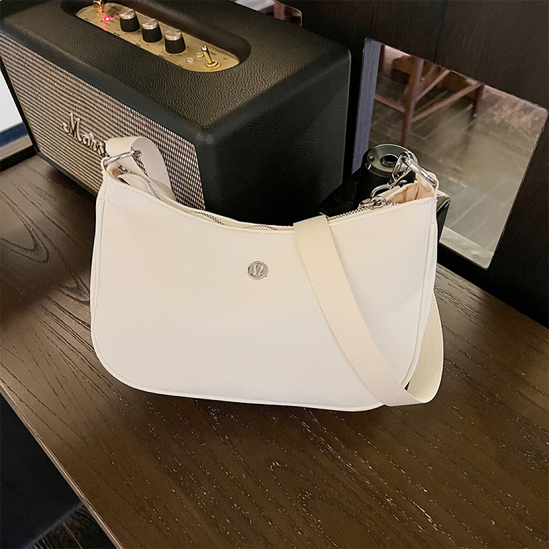 Lululemon City Essentials Shoulder Bag · DL9328 — תמונה 13