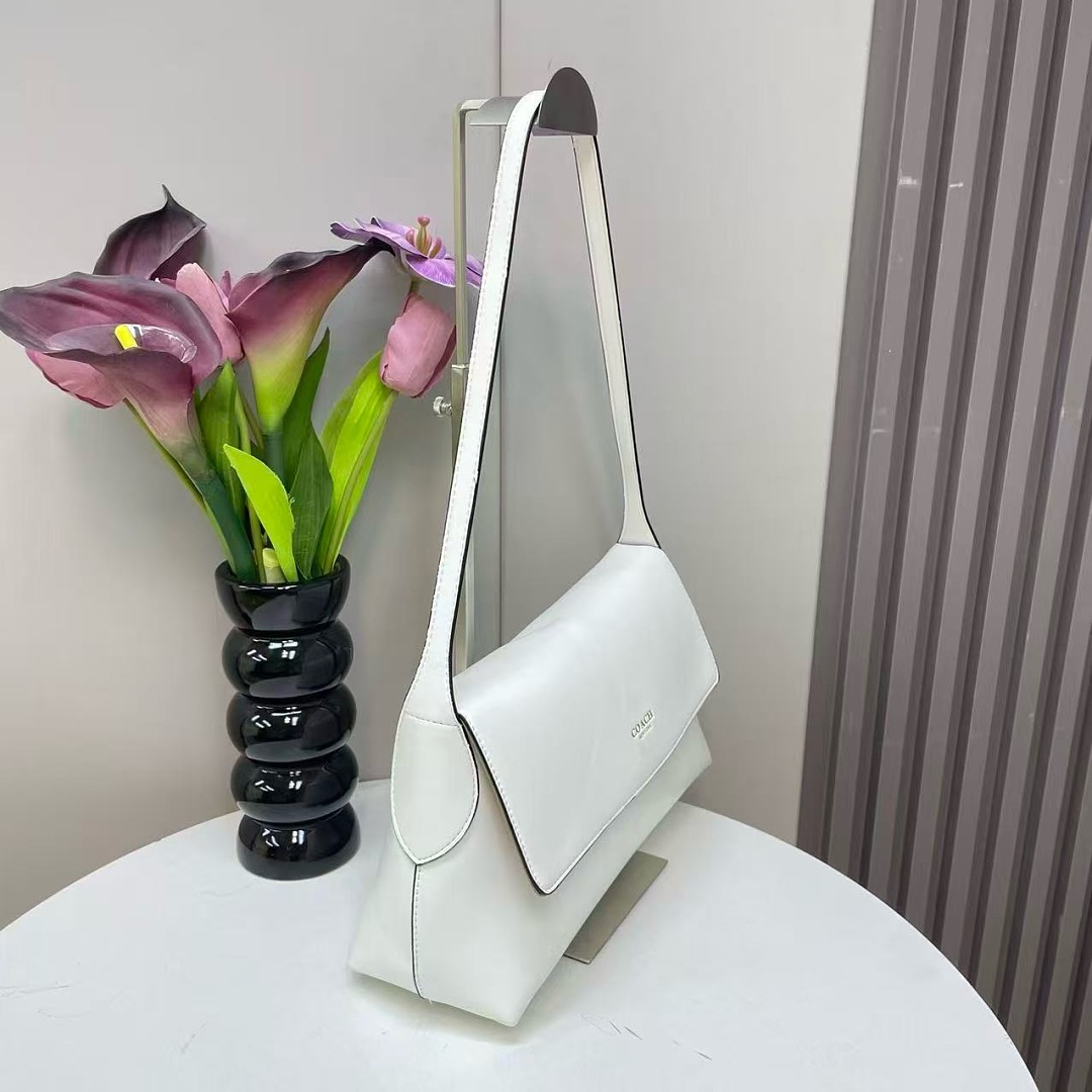 Coach Chelsea Shoulder Bag 30 · EC6656 — תמונה 11