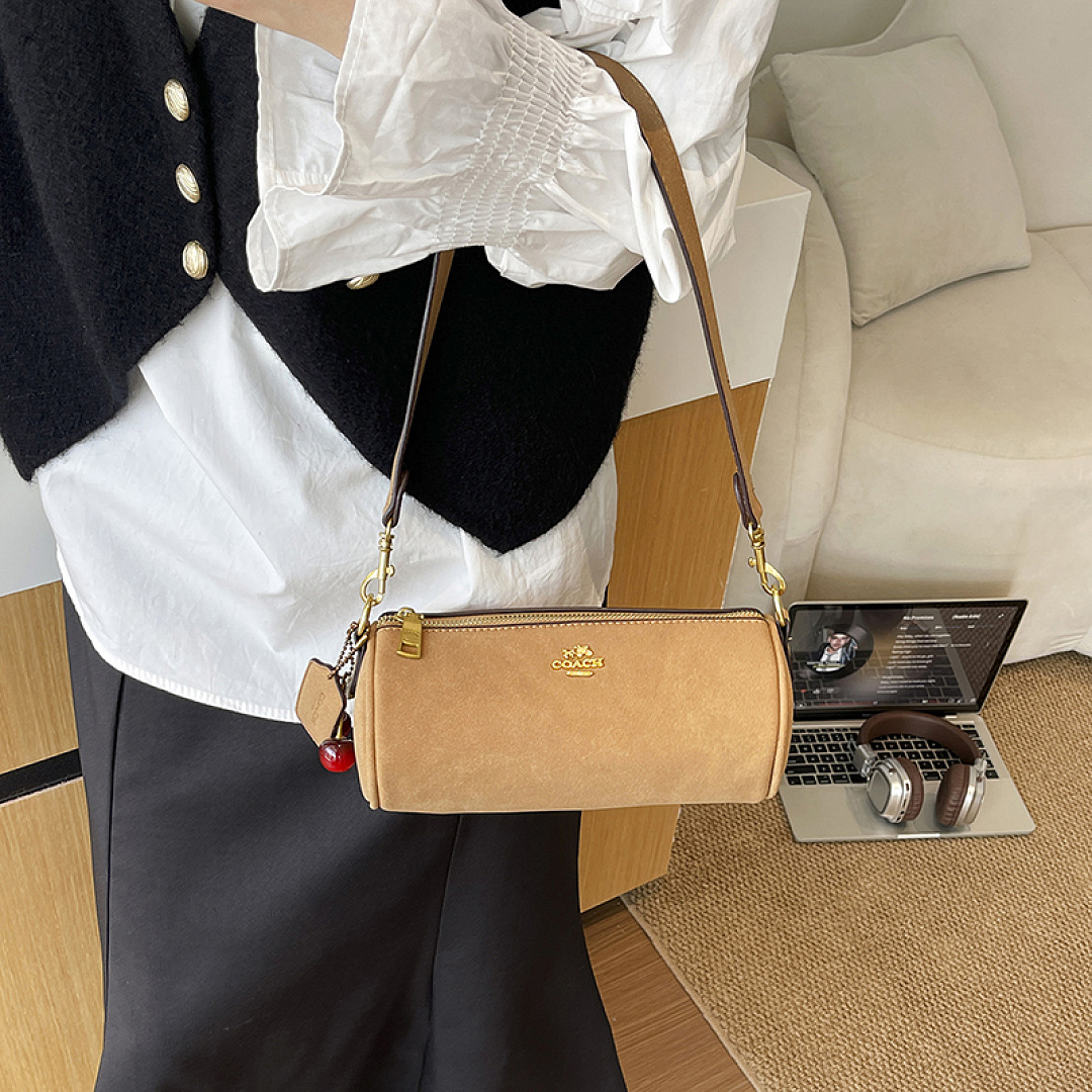Coach Nolita Barrel Bag · EC6661 — תמונה 11