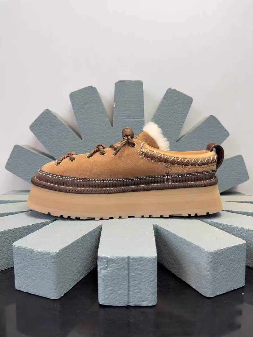 UGG Heritage Lace-Up Slipper · UU33551 — תמונה 10
