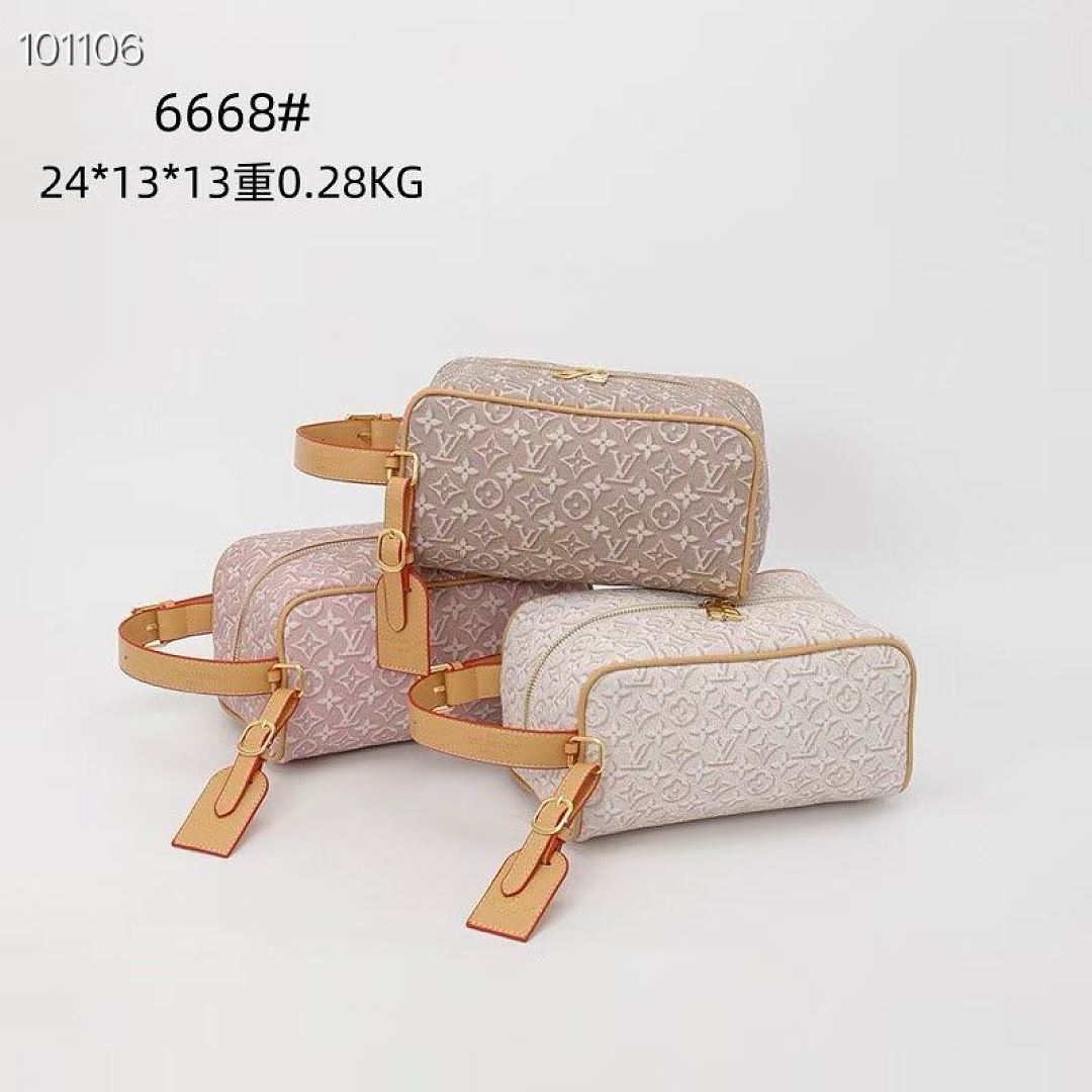 Louis Vuitton Pochette Cosmétique PM · EL6668 — תמונה 4