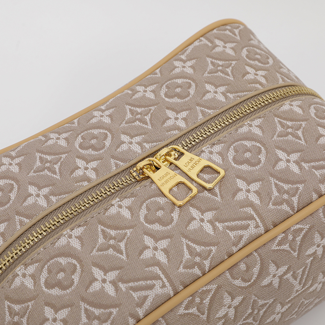 Louis Vuitton Pochette Cosmétique PM · EL6668 — תמונה 40