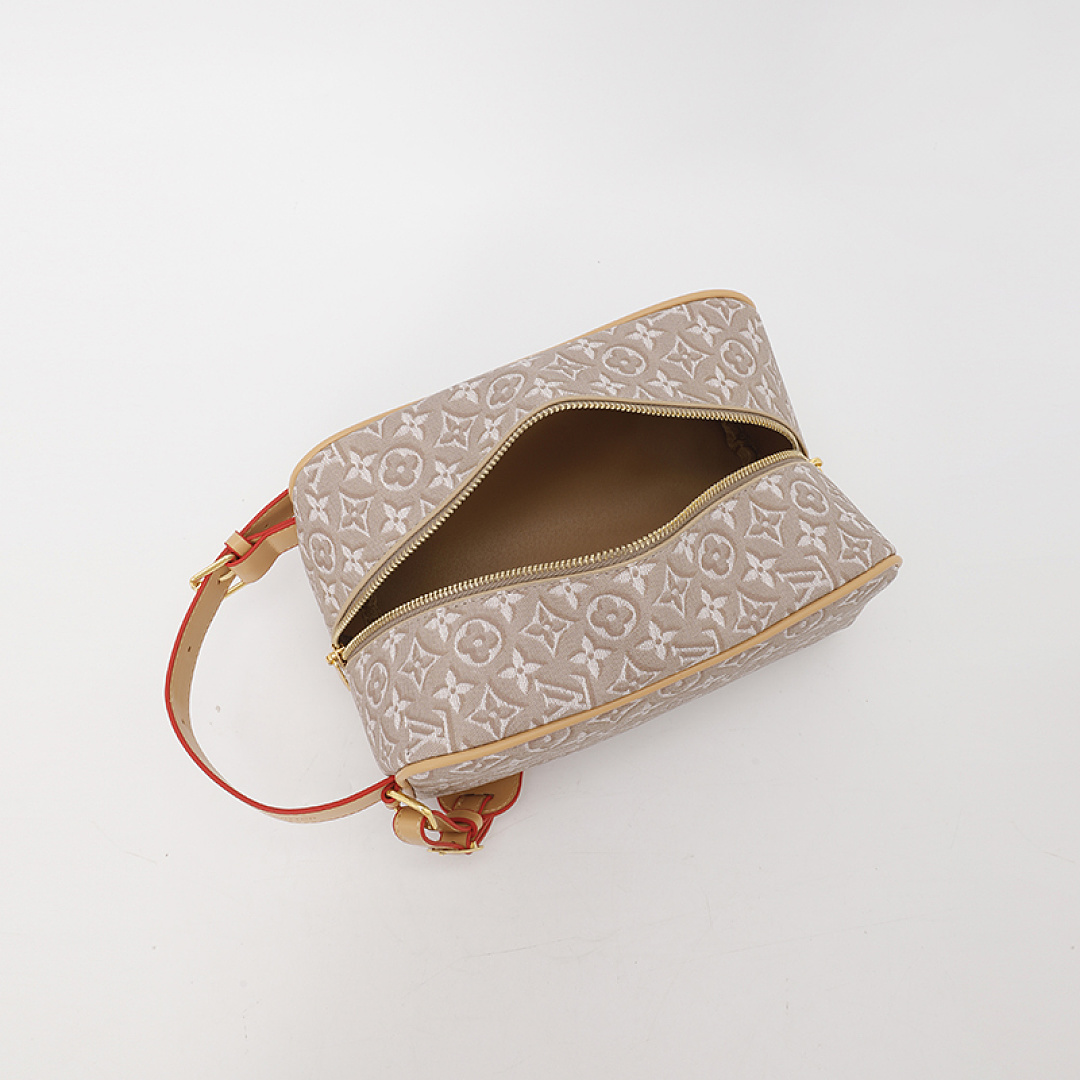 Louis Vuitton Pochette Cosmétique PM · EL6668 — תמונה 35