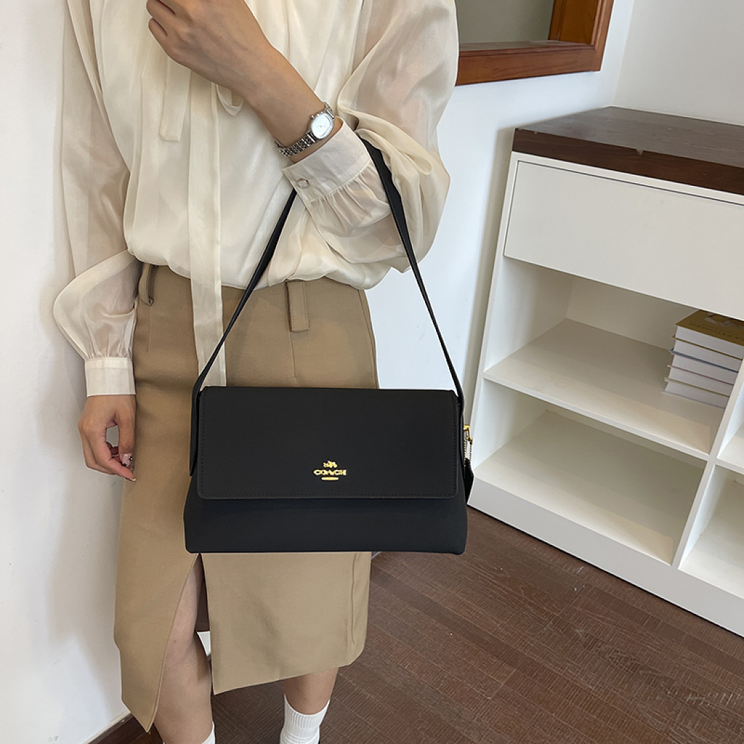 Coach Etta Small Flap Shoulder Bag · EC16638 — תמונה 26